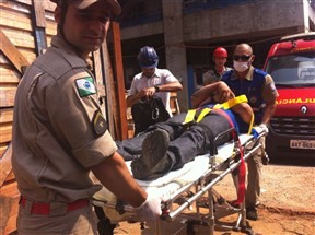 Dois operários caem de prédio em construção em Maringá